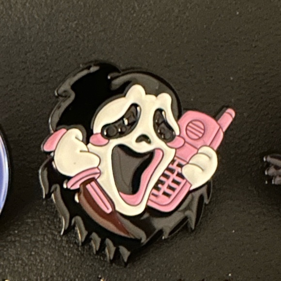 5/20$  Scream Ghost Face Ghostface Horror Kawaii Aesthetic Goth Enamel Pin - Picture 15 of 16
